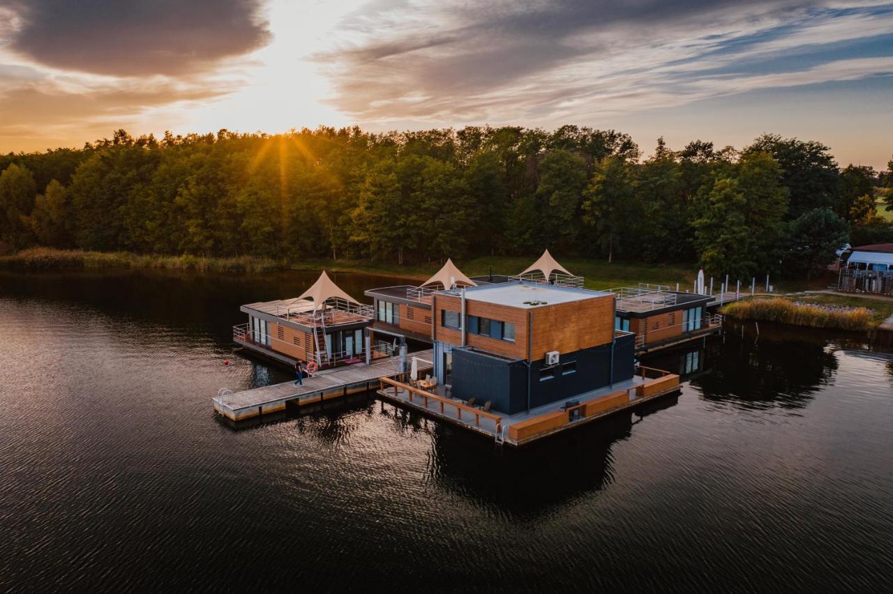 Schwimmende Ferienhaeuser Auf Dem See - Spreewald เฟทเชา ภายนอก รูปภาพ