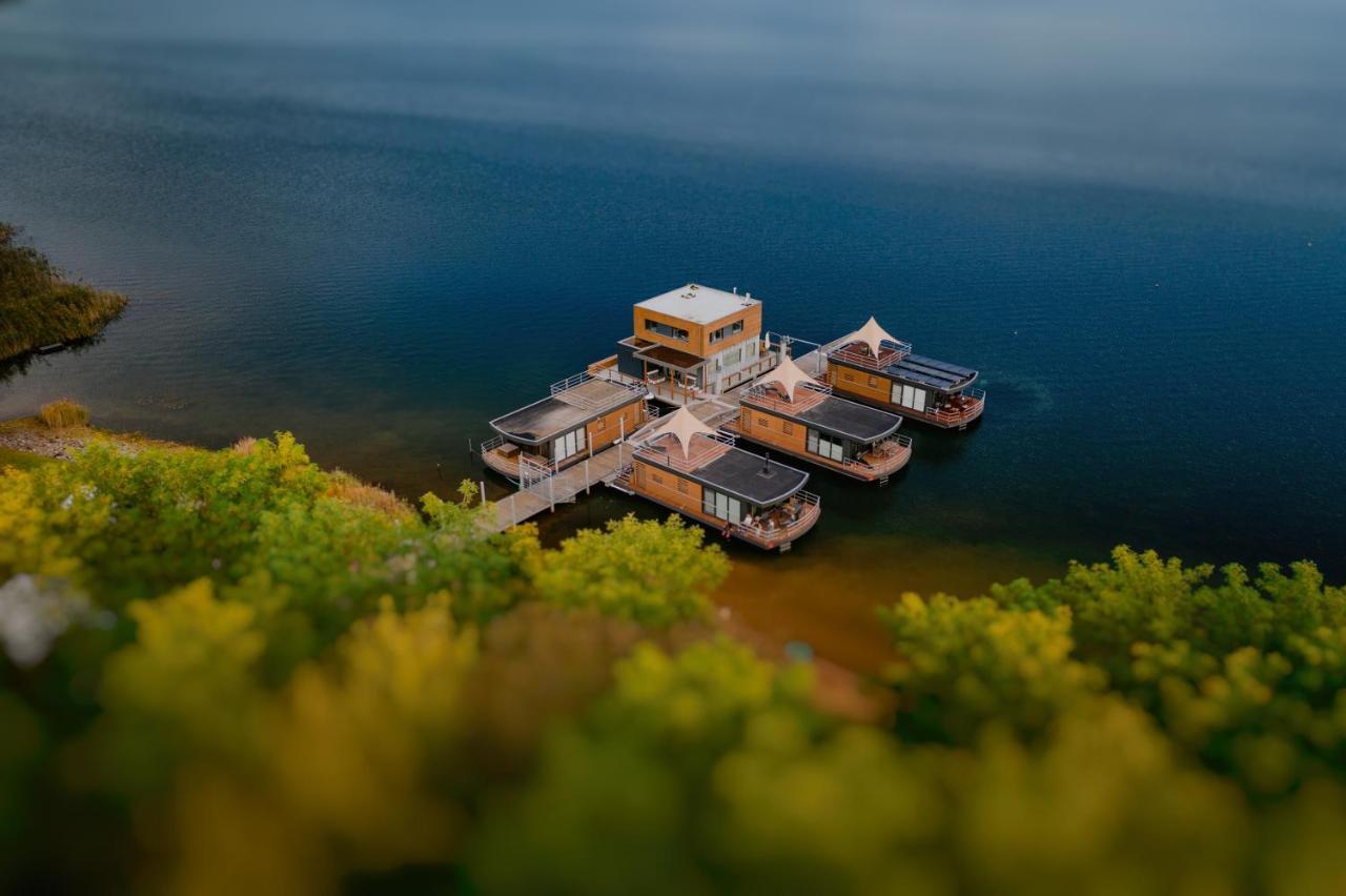 Schwimmende Ferienhaeuser Auf Dem See - Spreewald เฟทเชา ภายนอก รูปภาพ